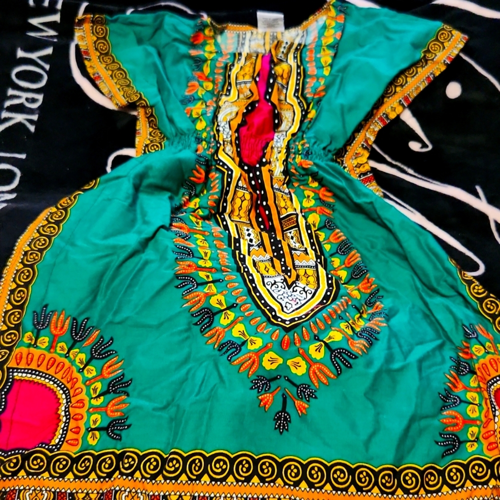 An blossoming colorful Ankara print top